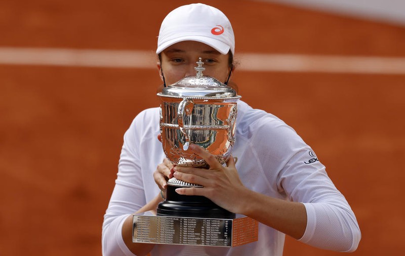 Iga Swiatek, campioană la Roland Garros la 19 ani. Sportiva poloneză a învins-o în optimi pe Simona Halep
