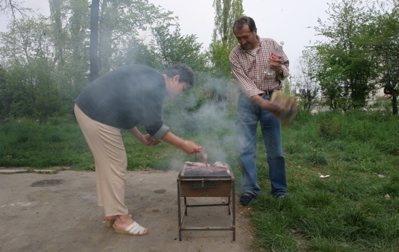 CARNEA LA GRĂTAR te poate îmbolnăvi