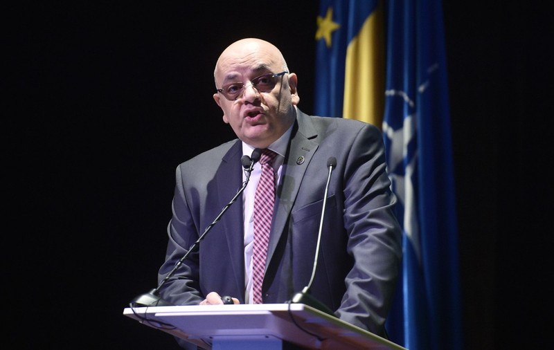 Raed Arafat: „A existat varianta ca magazinele să se închidă în weekend la ora 16.00"