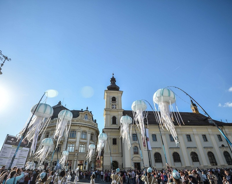 Peste 10.000 de oameni au participat la deschiderea Festivalului Internațional de Teatru de la Sibiu