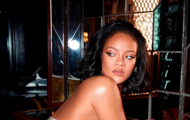 O fotografie topless cu Rihanna a stârnit furie în India: „Cultura noastră nu este costumul tău” - FOTO