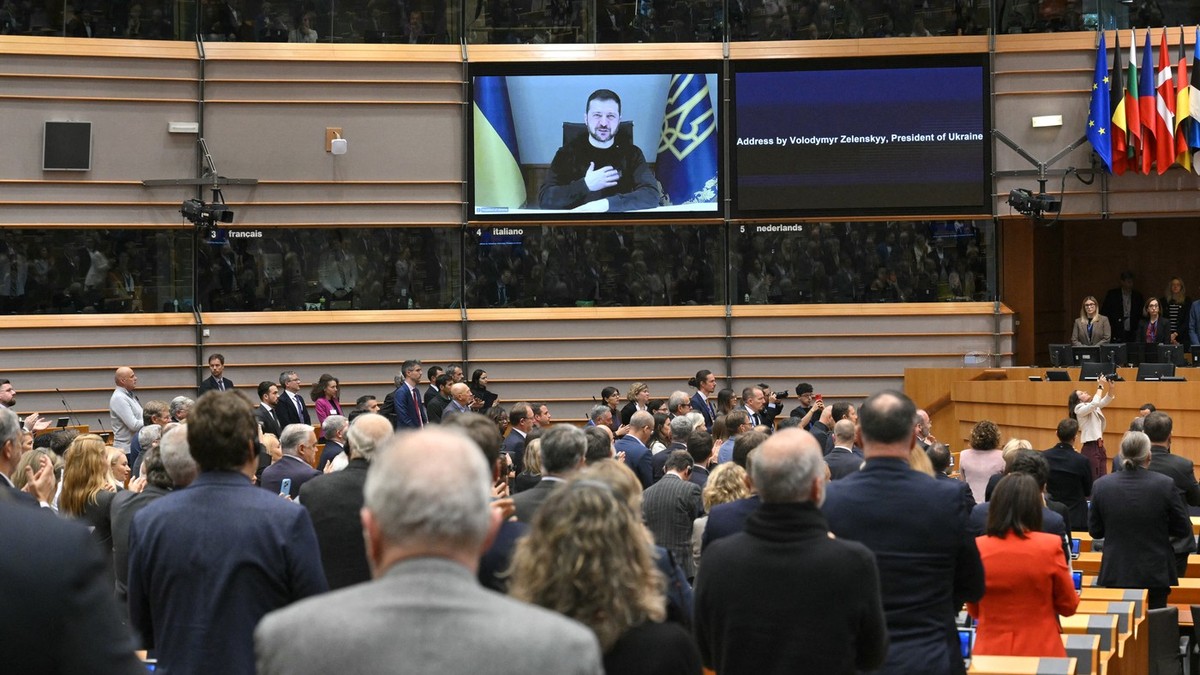 Volodimir Zelenski se adresează Parlamentului European la 1.000 de zile de la declanșarea invaziei ruse în Ucraina Foto: Profimedia