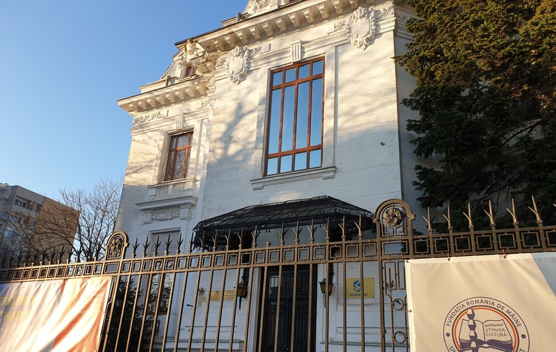 UPDATE | Percheziții la Universitatea Spiru Haret. DIICOT anchetează conducerea pentru promovarea studenților pe bani. Printre cei vizați, un demnitar