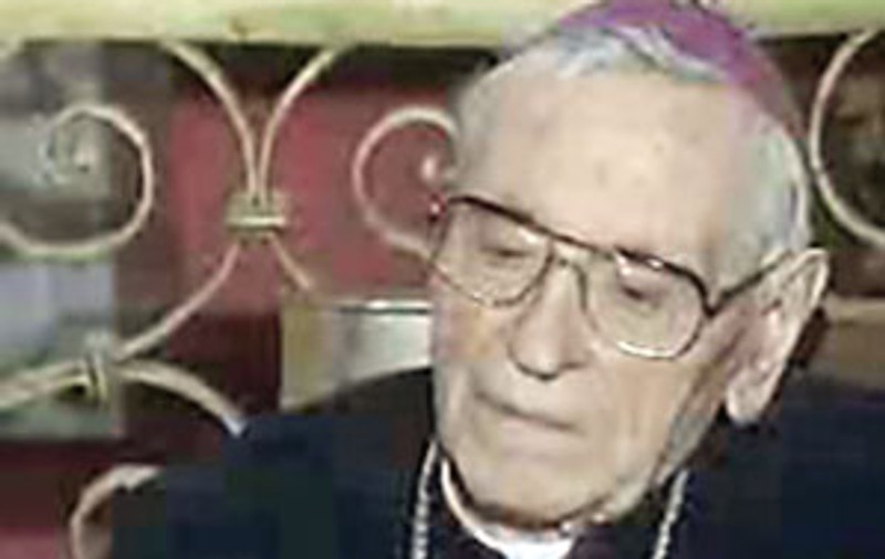Românul care l-a jefuit pe cel mai bătrân episcop din lume se face preot