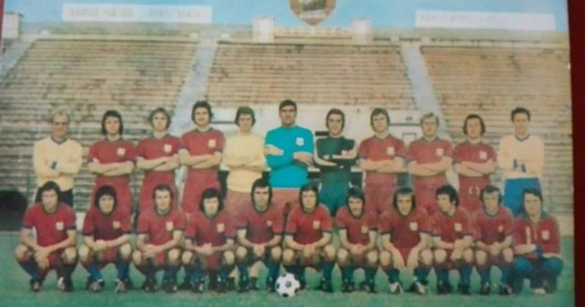 Adrian Ionescu (al treilea din stânga, pe rândul de sus) a jucat în Ghencea alături de legende precum Marcel Răducanu, Rică Răducanu, Liță Dumitru, Iordănescu etc