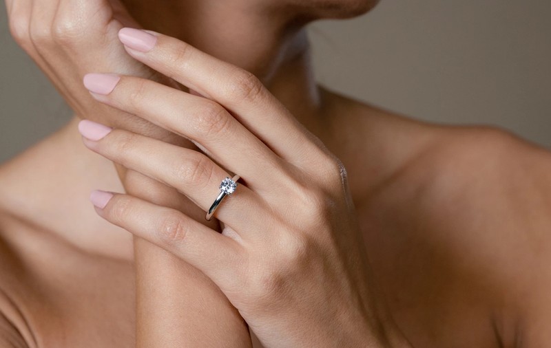 Inelele cu diamant – De ce tăietura influențează prețul mai mult decât mărimea?