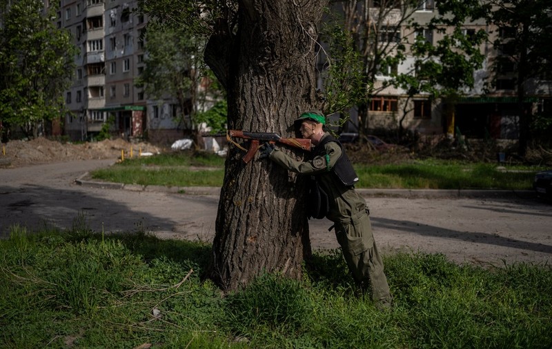 Ucrainenii au amplasat manechine în haine militare și cu puști false în Harkov. Cum i-a ajutat această tactică în lupta cu rușii
