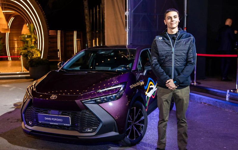 Cât valorează toate mașinile pe care le are David Popovici. Și-a cumpărat un bolid de lux și a primit patru autoturisme