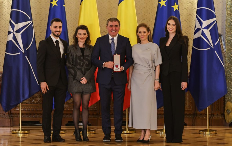 De ce a lipsit Ianis Hagi de la Palatul Cotroceni, unde Gică Hagi a fost decorat de Ilie Bolojan