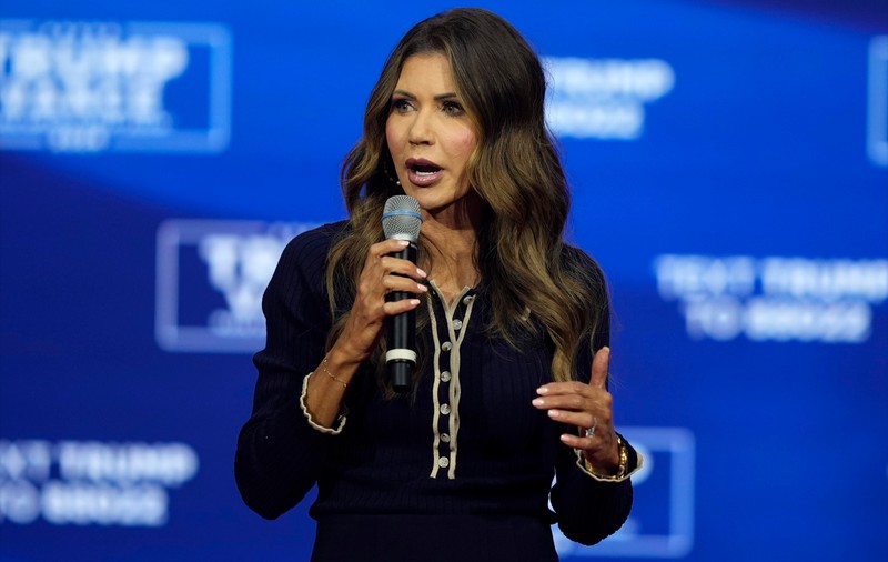 Donald Trump o nominalizează pe Kristi Noem, o guvernatoare care și-a împușcat cățelul, la șefia Departamentului de Securitate Internă