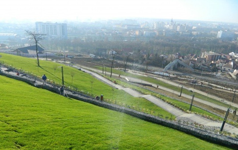 Grădina Publică Ciuperca din Oradea s-a degradat la doar un an de la reabilitare