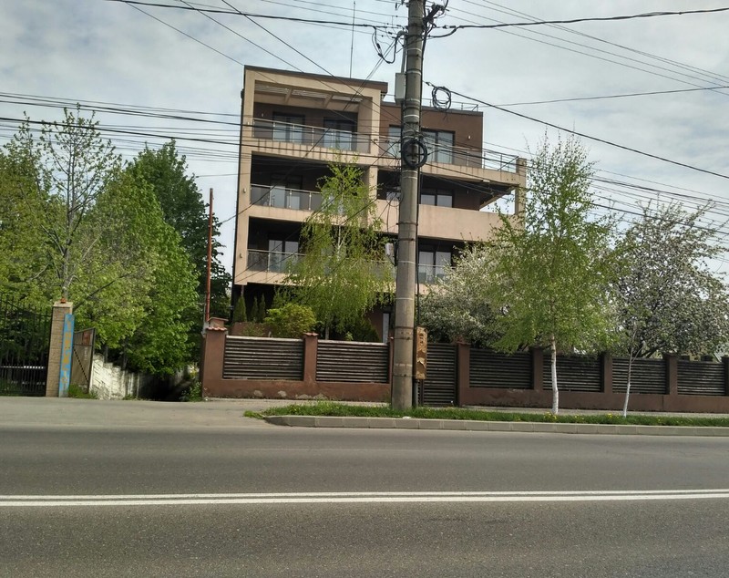 REPORTAJ: Ploiești, un oraș, două lumi total diferite: Viața în lux și viața printre gunoaie în urbea lui Caragiale/ VIDEO&FOTO