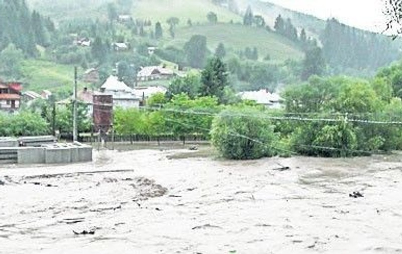 Familiile afectate de inundaţii, scutite de la plata facturii de apă