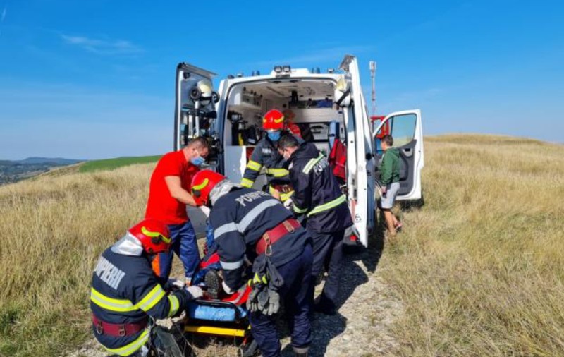 Un tânăr de 28 de ani, rănit după ce a căzut cu parapanta. Intervin pompierii de la ISU Cluj