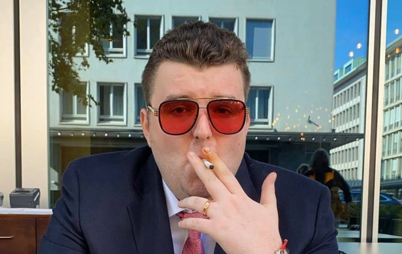 Victoraș Micula, urmărit penal după ce a mers cu polițiștii la un flagrant organizat unui rival al său. Un agent i-a dat geaca lui și o cagulă ca să nu fie recunoscut
