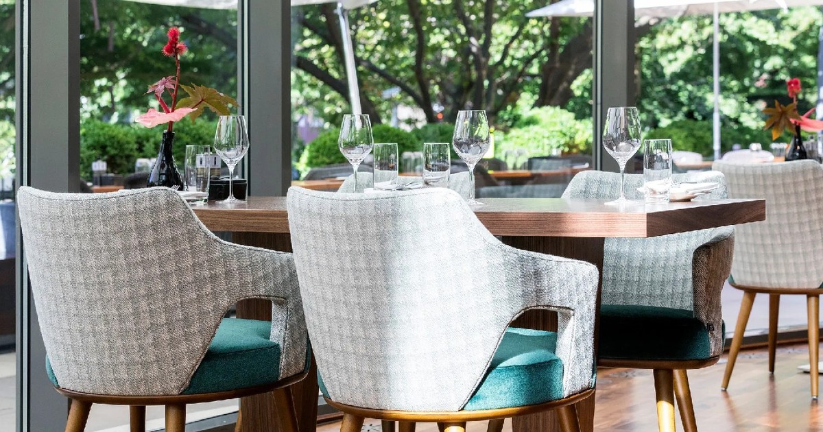O masă din restaurantul Serre, din Hotel Okura, Amsterdam