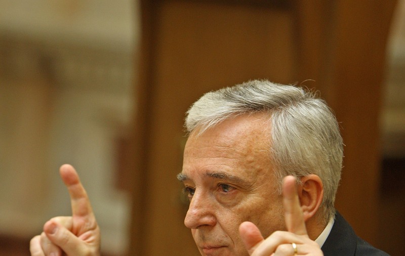 BNR, anunț îngrijorător: Contul curent al balanței de plăți a înregistrat un deficit de 1,969 miliarde euro, în primele 5 luni; Cât a crescut datoria externă