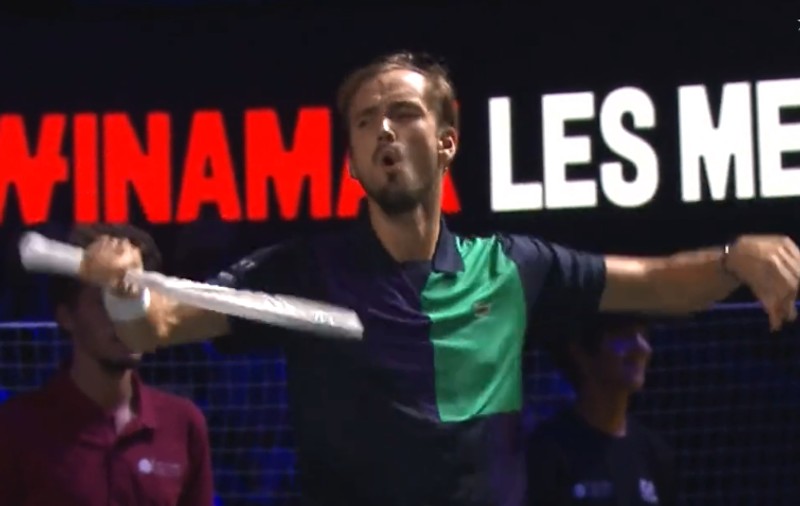Jucătorul rus de tenis Daniil Medvedev, gesturi scandaloase în timpul meciului cu Stan Wawrinka de la Metz