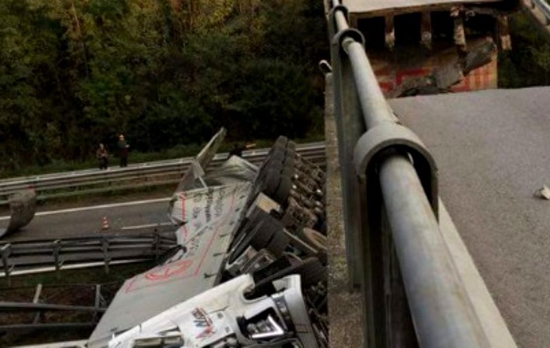 Un român în vârstă de 48 de ani, mort într-un cumplit accident în Italia