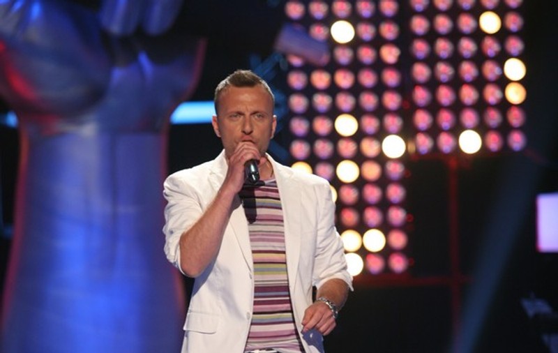 "Paul Newman" în varianta autohtonă cantă pe nevăzute la Vocea României