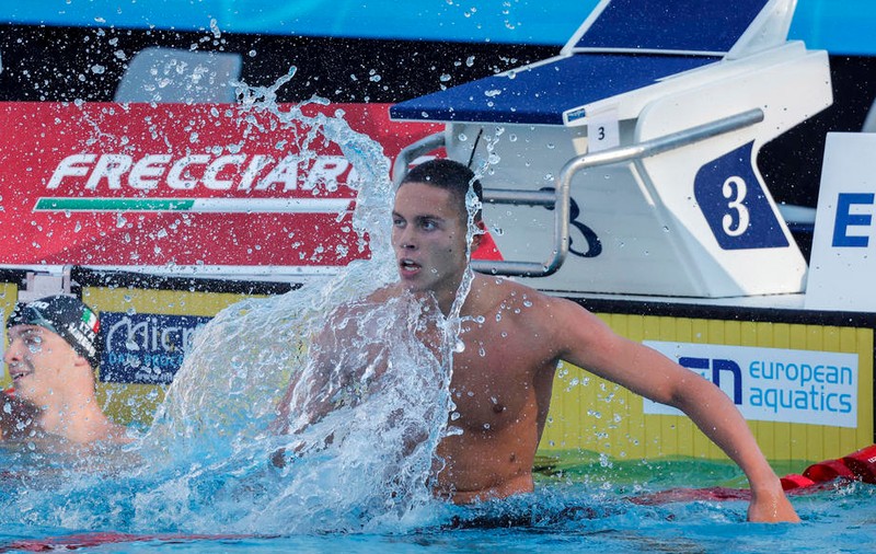 David Popovici s-a calificat în finala probei de 100 m liber la Mondialele în bazin scurt