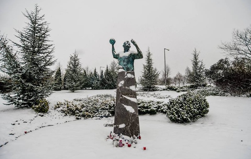 La Veszprem se dezvelește o sculptură care îl înfățișează pe Marian Cozma. Petre Cozma, invitat la comemorare