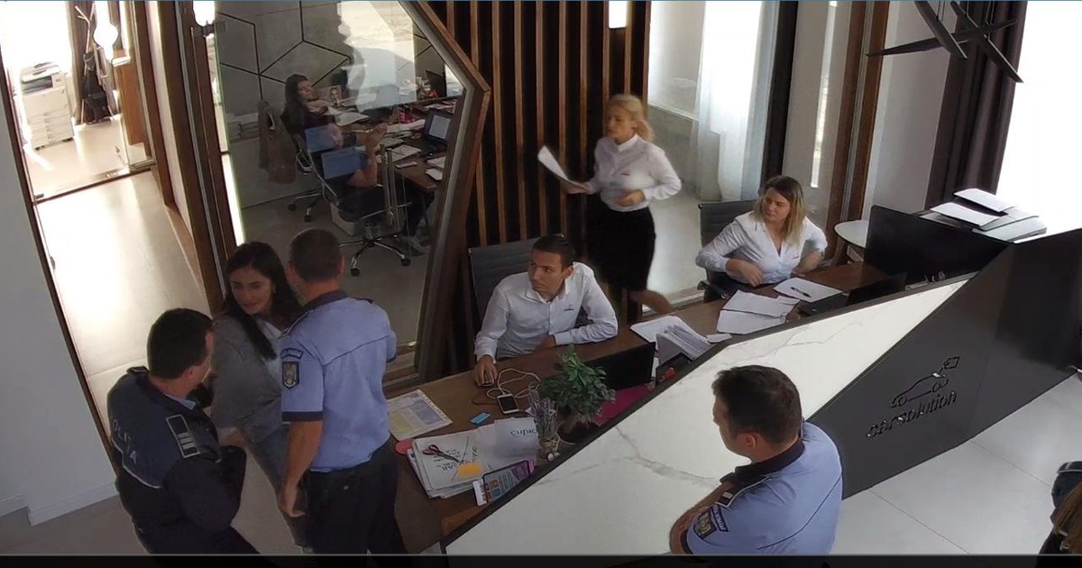 O femeie din Timișoara susține că a fost abuzată de polițiști în sediul firmei sale. A sunat la 112 ca să scape de echipajul ce greșise adresa VIDEO