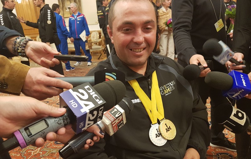 Militarii eroi de la Invictus Games au primit cadou de la Liviu Dragnea ceasuri cu sigla Parlamentului (FOTO)