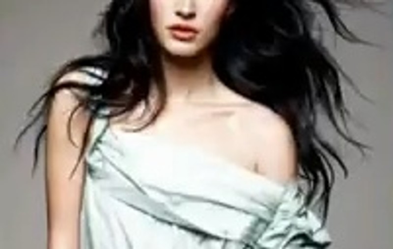 Video | Megan Fox pe coperta Allure Magazine