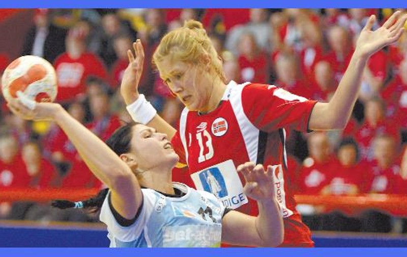 Ne-am lins pe bot de semifinale!