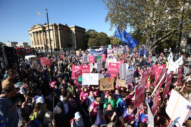 20 October 2018, England, London: An anti-Brexit demonstrators take part in the People's Vote March for the Future in London, a march and rally in support of a second Brexit referendum. Photo: Yui Mok/PA Wire/dpa