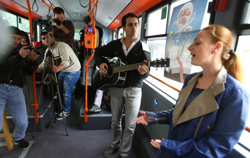 Ia uite ce SURPRIZĂ au avut bucureştenii ÎNTR-UN AUTOBUZ