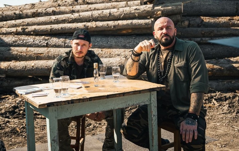 Filmul românesc în care joacă frații Sterp și Cătălin Zmărăndescu a ajuns pe VOYO: „Vis devenit realitate”. Ce se întâmplă în „Pădurea este a mea”