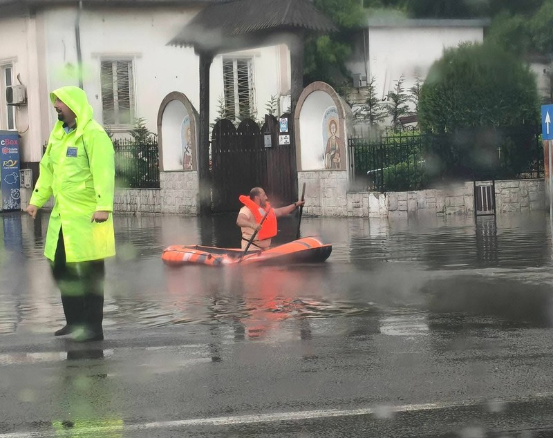 Precipitațiile au depășit în Pantelimon pragul unui fenomen care apare statistic la 100 de ani. Ploile torențiale au făcut ravagii în București și Ilfov