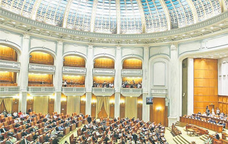 Şi-au văzut visul cu ochii! Vezi ce-i aşteaptă pe aleşii neamului în următoarea sesiune parlamentară