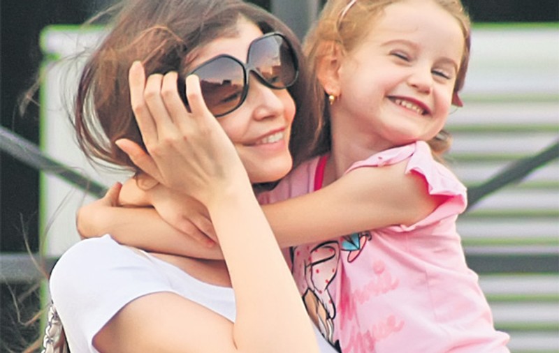 Monica Gabor vrea custodia Irinei: "Nu mai plec din ţară fără fetiţă!" | EXCLUSIV