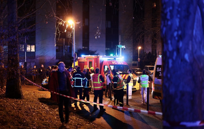 Cincisprezece răniți într-un atac cu grenadă asupra unui bar din Franța