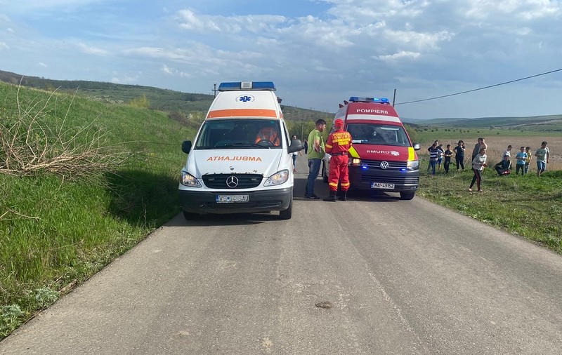 Tânără cu permis abia recuperat după un accident, cu mașina într-un grup de copii, în Vaslui: „Nu e șoferia de ea!”