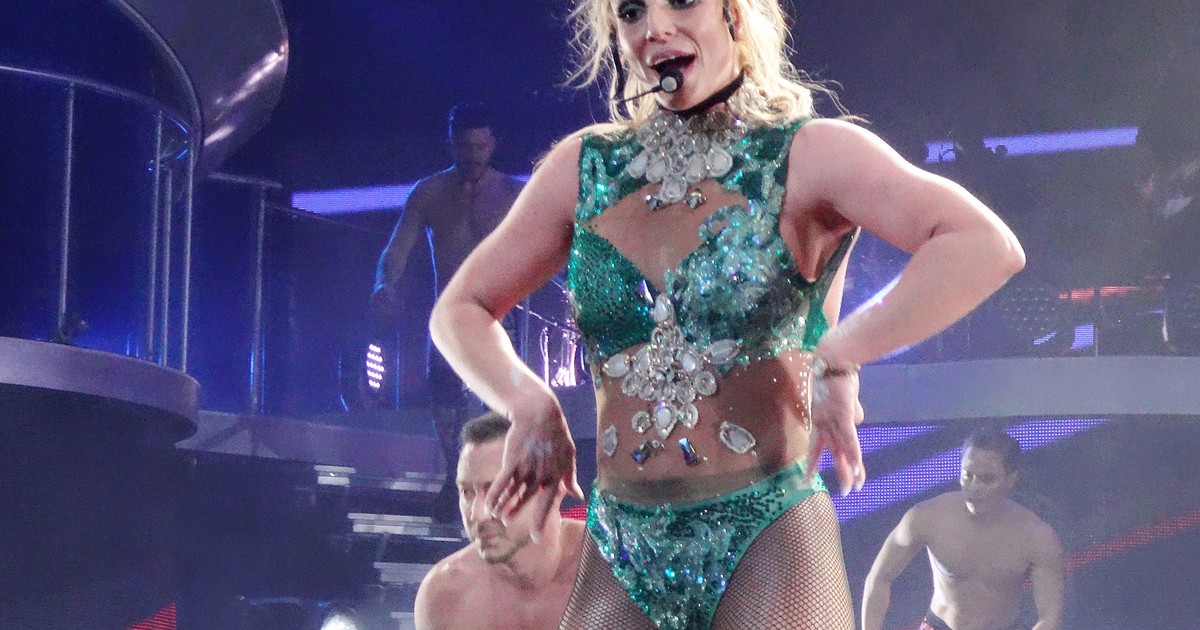 Britney SPears a cântat cu un sân dezgolit pe scena din LAs Vegas
