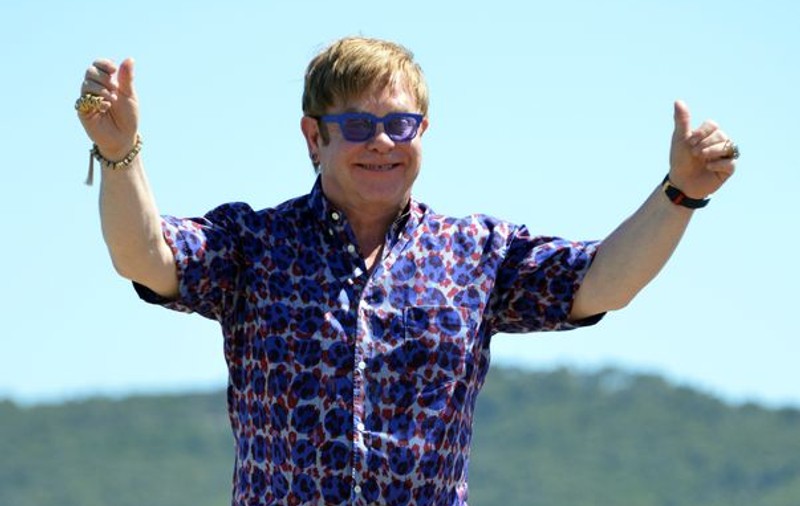 Elton John: ”Sunt homosexual! Vreau să-l strâng tare în brațe pe Jay-Z”