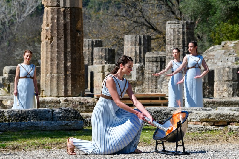 Ceremonia aprinderii flăcării olimpice la Olympia