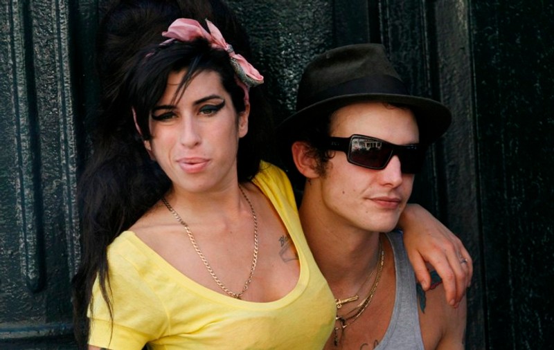 Fostul soţ al lui Amy Winehouse a leşinat când a aflat de moartea artistei