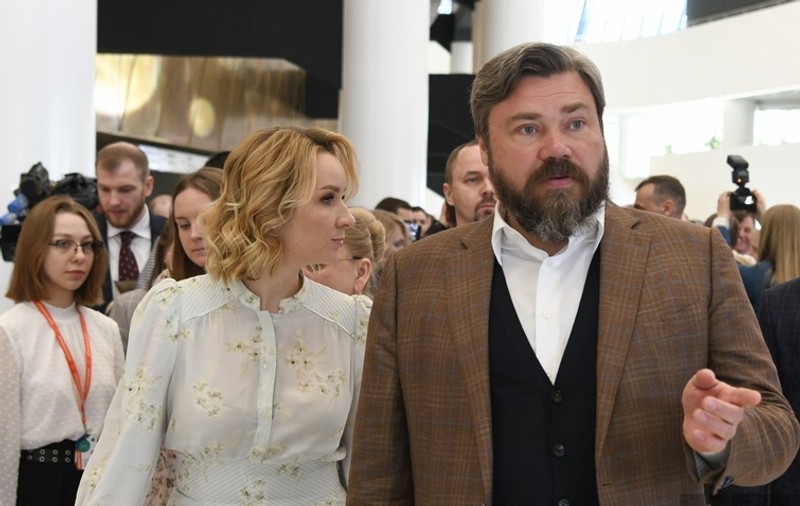 Acuzată că a ajutat la răpirea copiilor din Ucraina, Maria Lvova-Belova s-a căsătorit cu miliardarul rus care l-a numit pe Putin „miracol al lui Dumnezeu”