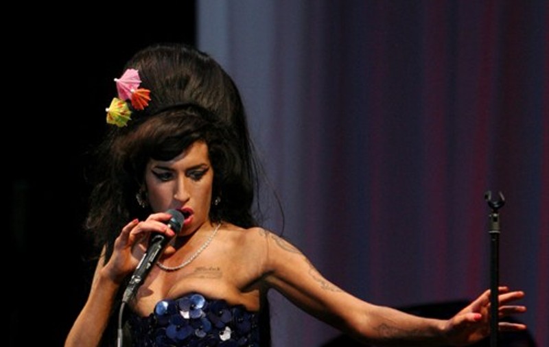 Amy Winehouse a murit în pat, iar în preajma ei nu au fost găsite droguri