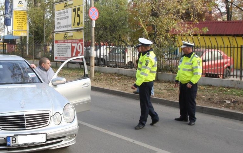 Grav accident în Bucureşti. Copil de zece ani lovit de maşină