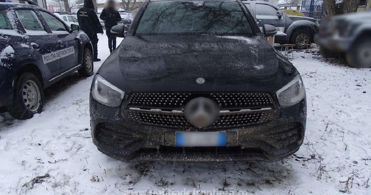 O mașină Mercedes, de culoare neagră, confiscată de Politia de frontieră Giurgiu