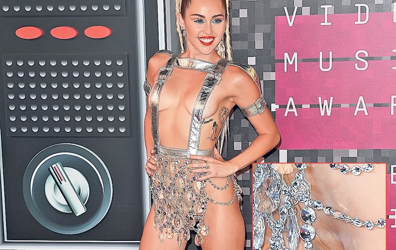 Ptiu, piei drace! Miley Cyrus, dezmăţ total la gala MTV Video Music Awards 2015