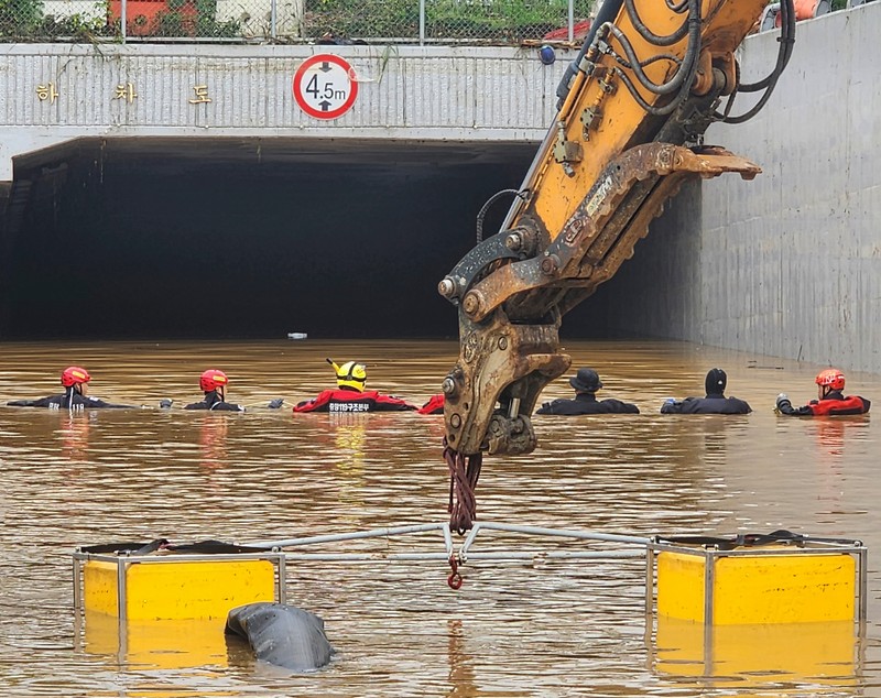 33 de oameni au murit în urma inundațiilor devastatoare care au lovit Coreea de Sud