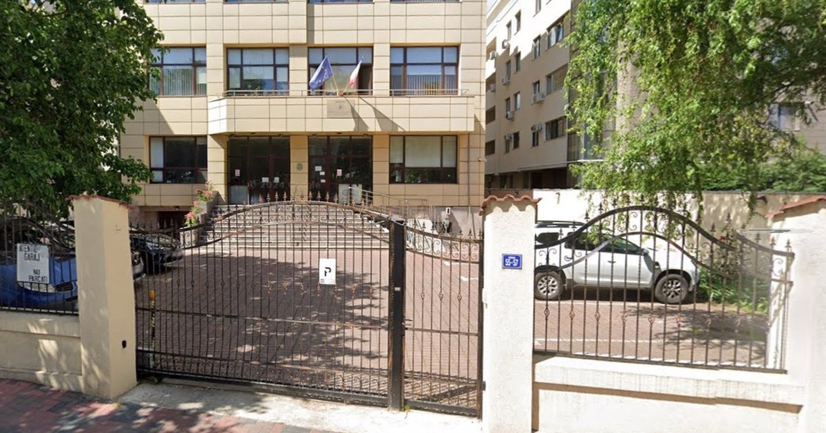 Clădirea Consiliului Național pentru Studierea Arhivelor Securității este pe strada Matei Basarab nr. 55-57, în București