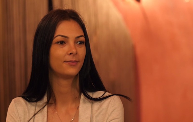 EXCLUSIV VIDEO. Confesiunile unei stripteuze care lucrează în noaptea de Înviere: „La 12 merg la biserică să iau lumină, apoi mă schimb și intru la muncă”